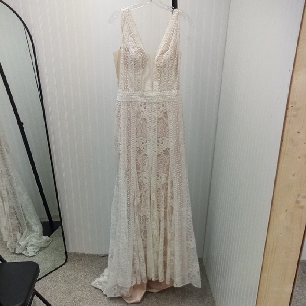 NWOT Imperial Gown Beloved 12 "Riley"